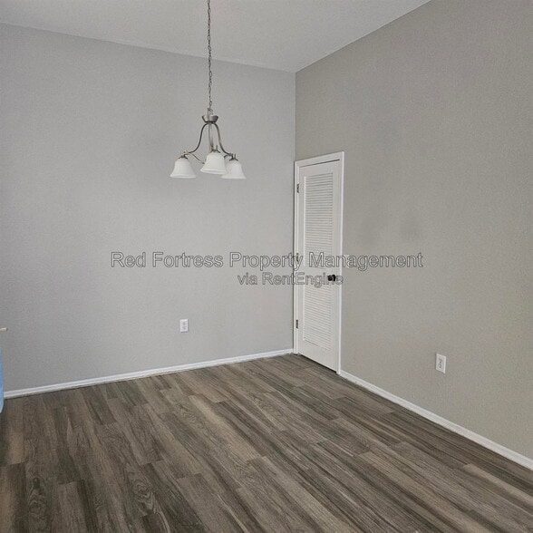 Building Photo - 9005 Colby Dr