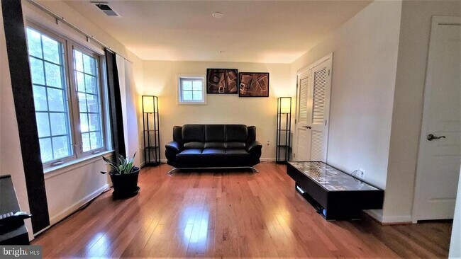 Building Photo - 9700 Cedar Farm Cir
