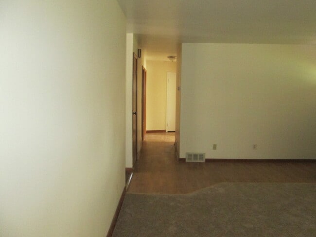 Building Photo - 3968 Staatz Dr