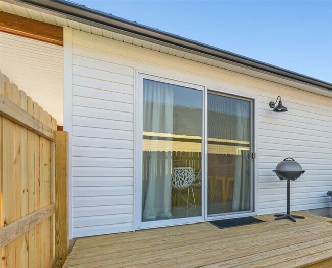 Building Photo - 1004 Josiah St