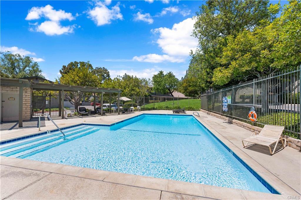 Building Photo - 535 Serento Cir