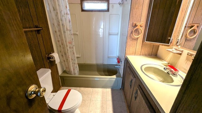 Building Photo - 2 Bedroom 1 Bath Mobile Home