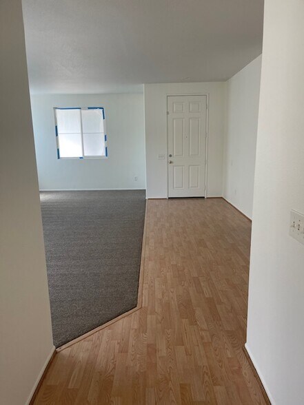 Front door liv room on right - 3141 Thoroughbred St