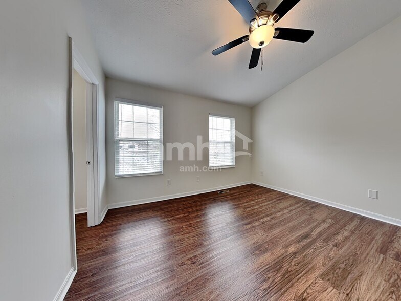 Building Photo - 6645 Water Lily Ln