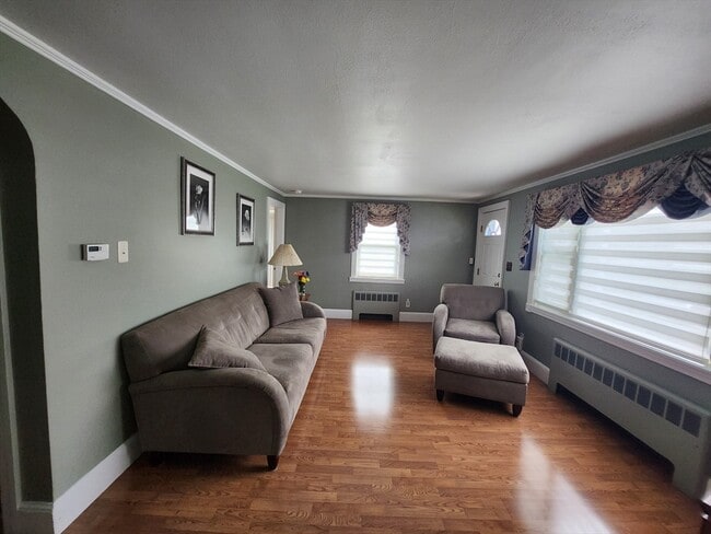 Building Photo - 10 Violet Rd