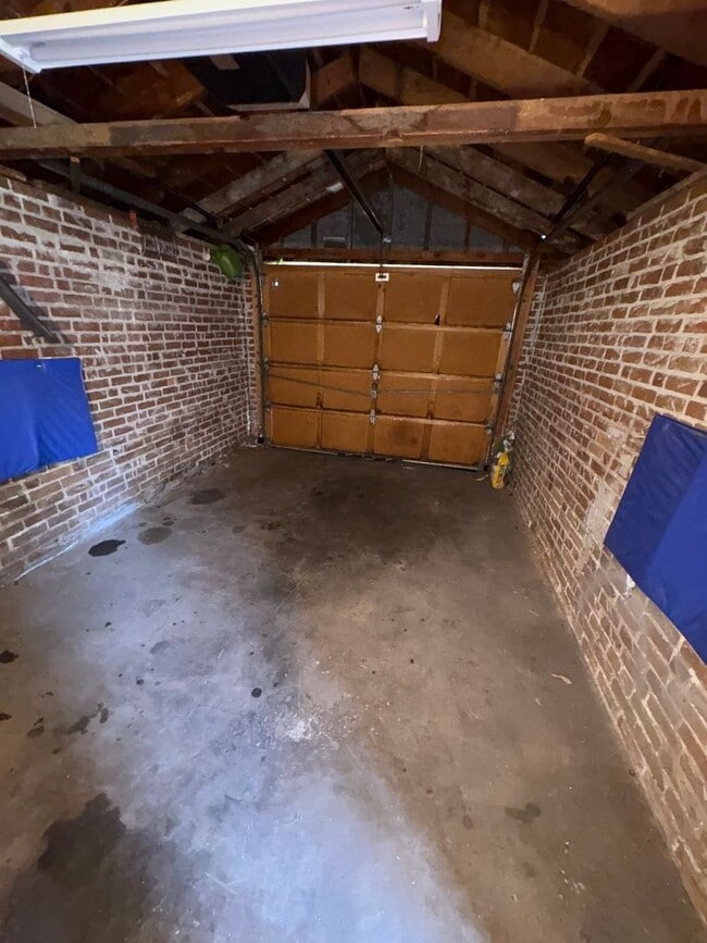 Building Photo - Charming 3BR Home Just Blocks from Washington Park with Garage & Storage