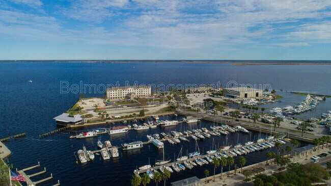 Building Photo - 606 S Park Ave