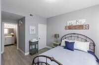 Building Photo - 2040 Greenview Shores Blvd