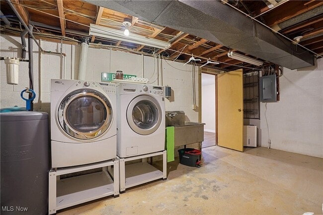 Building Photo - 7429 Sylvan Dr