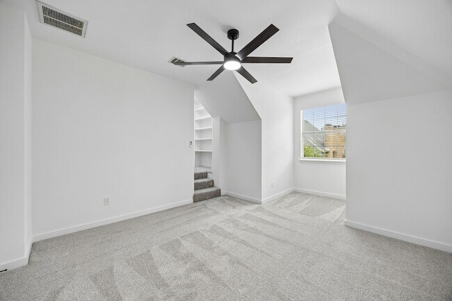 Building Photo - 3301 Queensbury Way W
