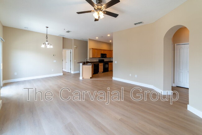 Building Photo - 6646 S Goldenrod Rd
