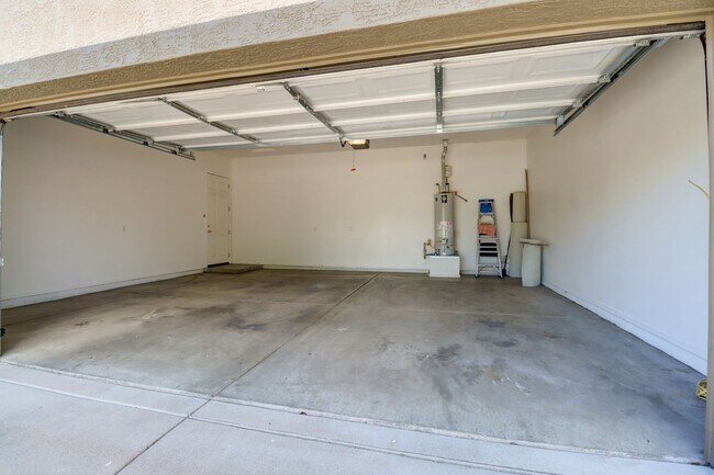 Building Photo - 6461 E Kilkenny Pl