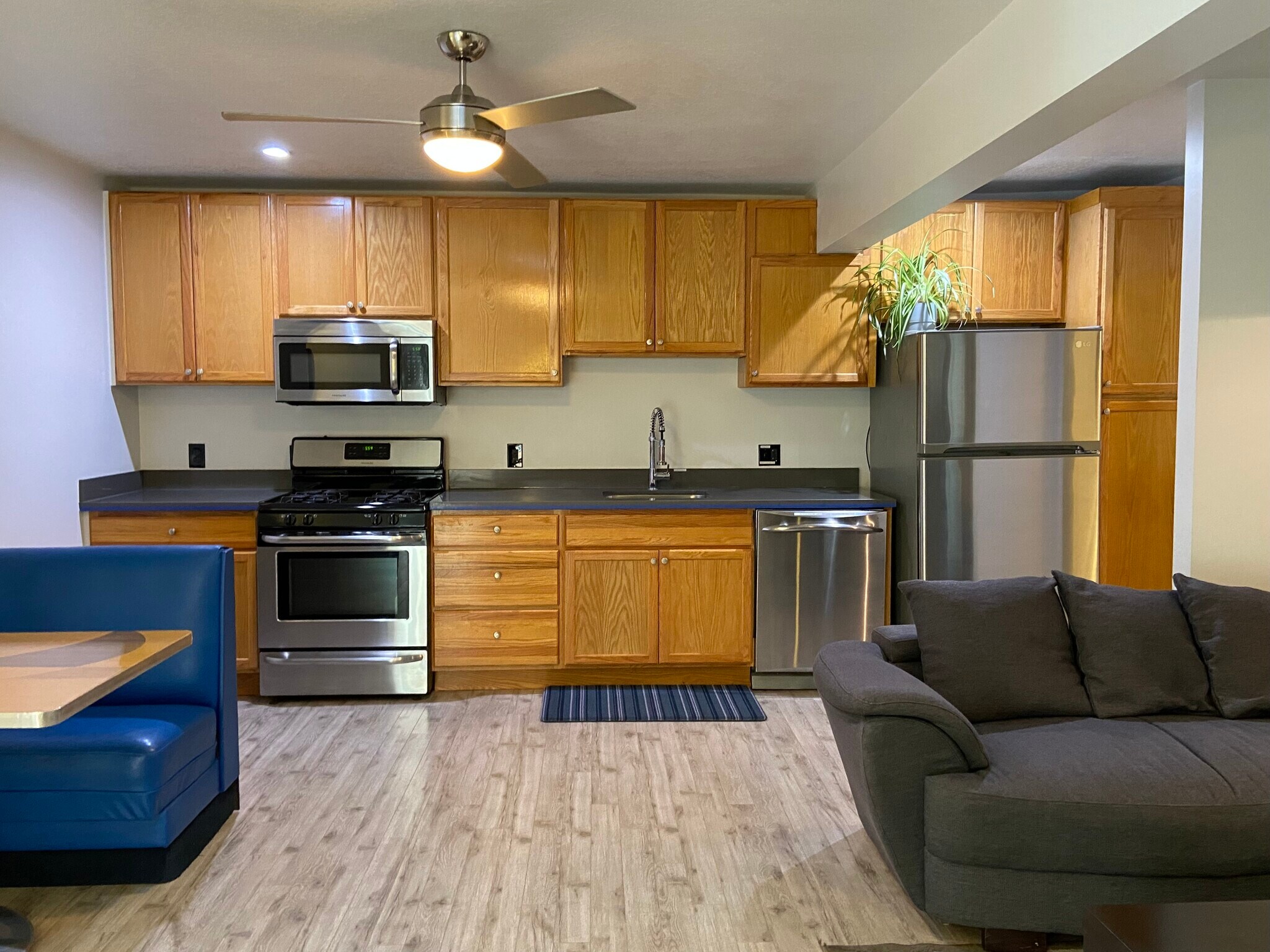 Building Photo - 1043 Sanborn Ave