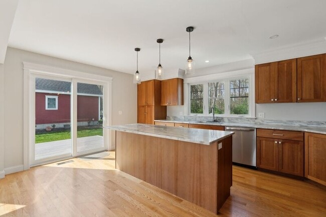 Building Photo - 2 Lodge Dr