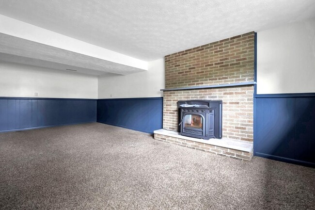 Building Photo - 572 Sycamore Dr