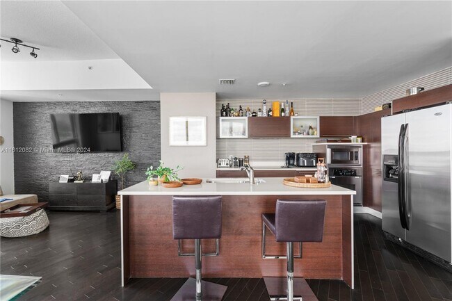 Building Photo - 1900 N Bayshore Dr