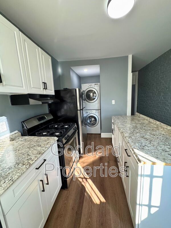 Building Photo - 1313 E North Ave