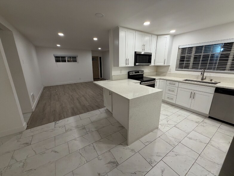 Building Photo - 1215 Ximeno Ave