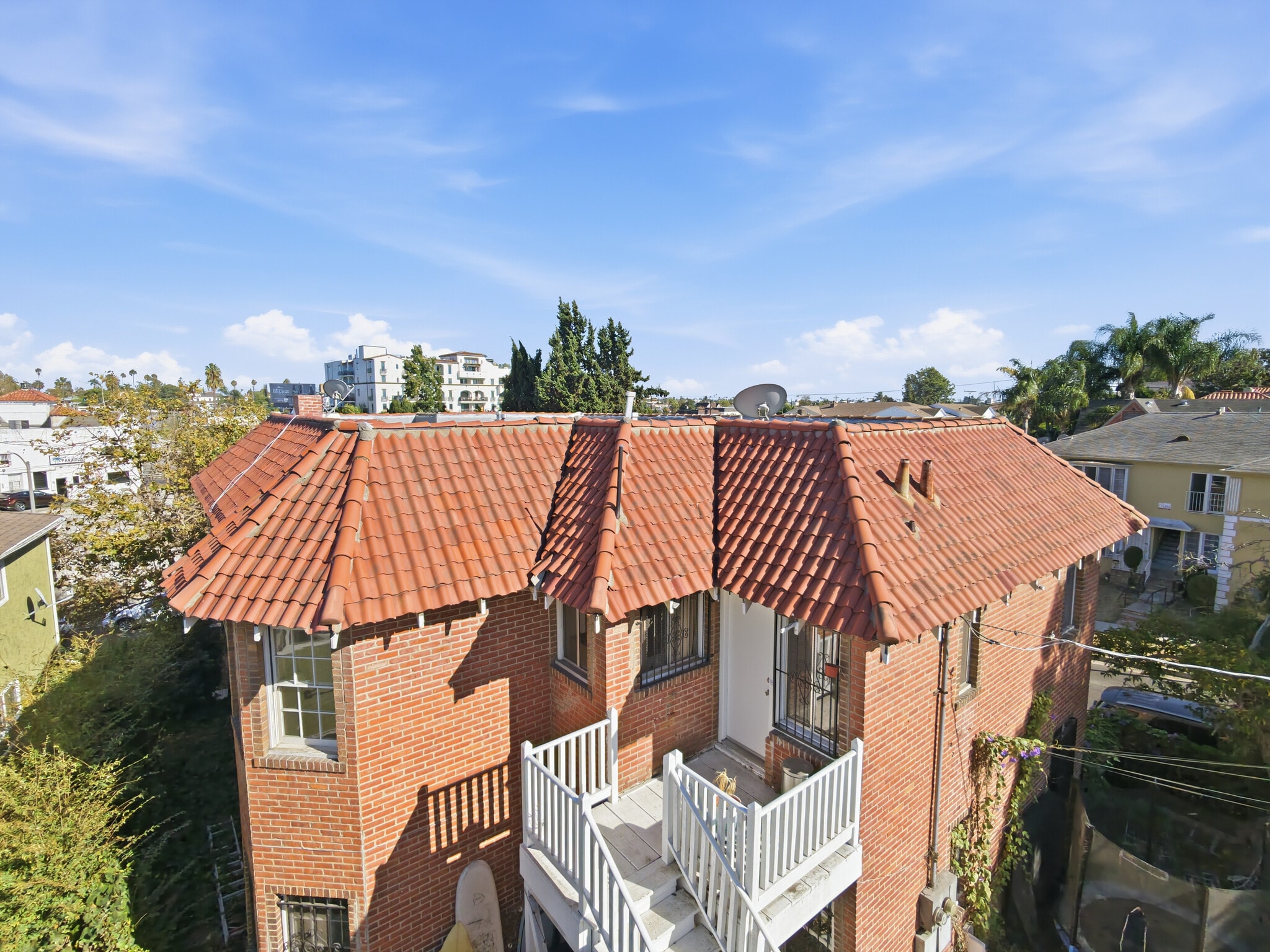 Building Photo - 1097 S Orange Dr