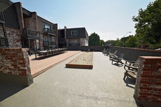 Building Photo - z-103125-Hemingway Heights - 3635-3645 Warwick Blvd