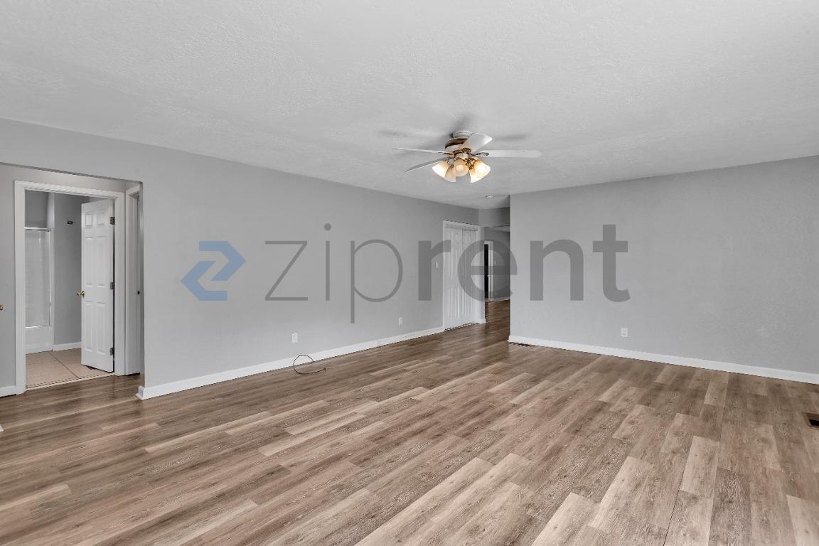 Building Photo - Unit