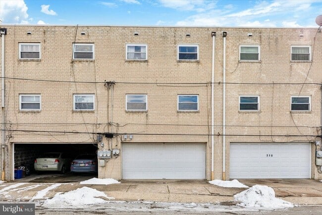 Building Photo - 320 Hermit St
