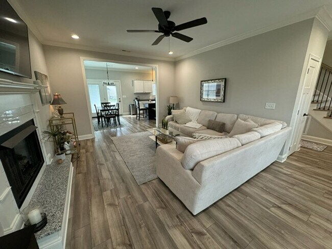 Building Photo - Knoxville 37920 - **COMING AVAILABLE August 1st** Beautiful single family home located in South K...