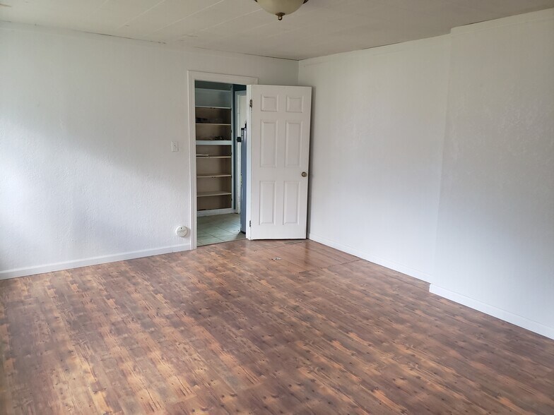 Building Photo - 128 Karlann Dr