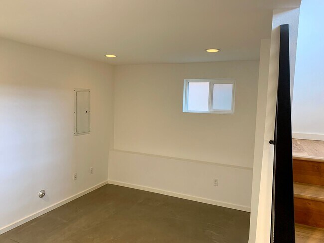 Building Photo - Mount Baker/Columbia City Townhome