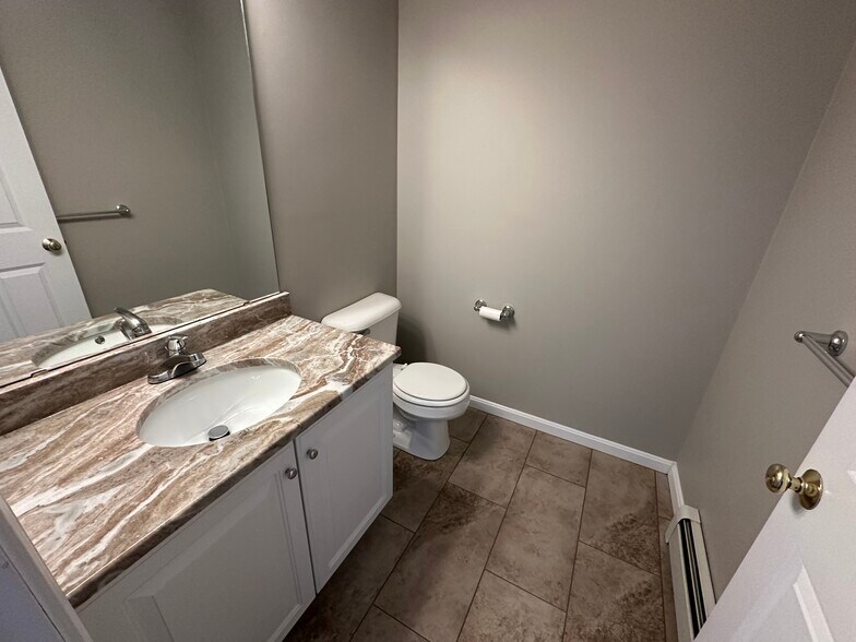 1/2 Bath - 188 Middle St