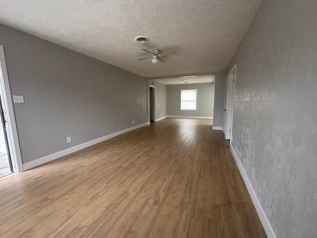 Building Photo - Single Family Home