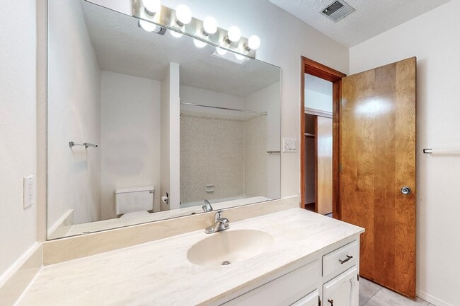 Building Photo - Tramway/Indian School TH 2/BD 2/BA 2/CG