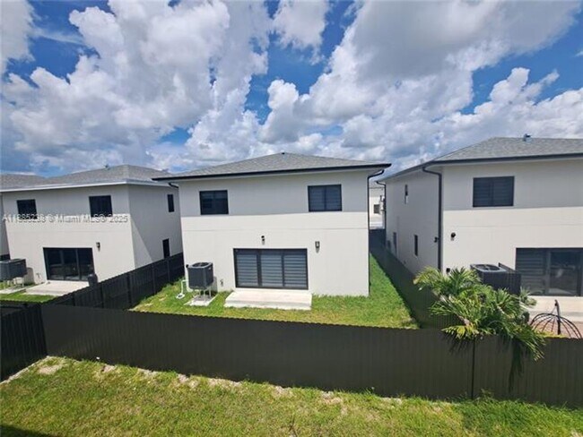 Building Photo - 1373 NW 1st St