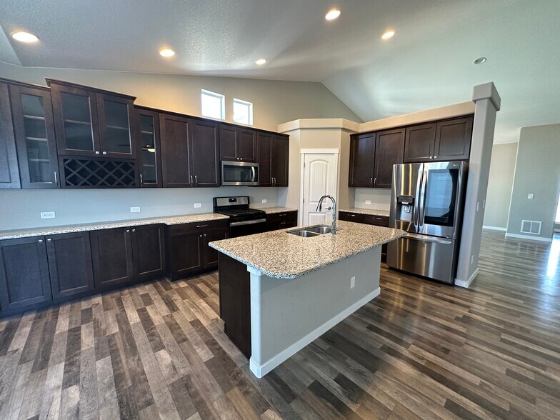 Building Photo - 6737 Sedgerock Ln