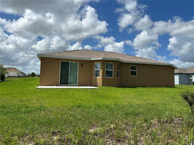Building Photo - 13075 House Finch Rd