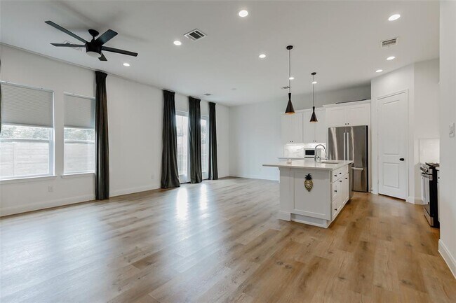 Building Photo - 7810 Kenton St