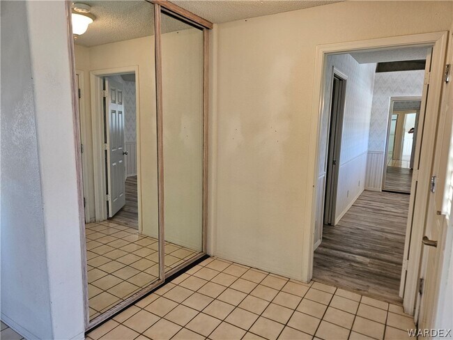 Building Photo - 2022 Merrill Ln