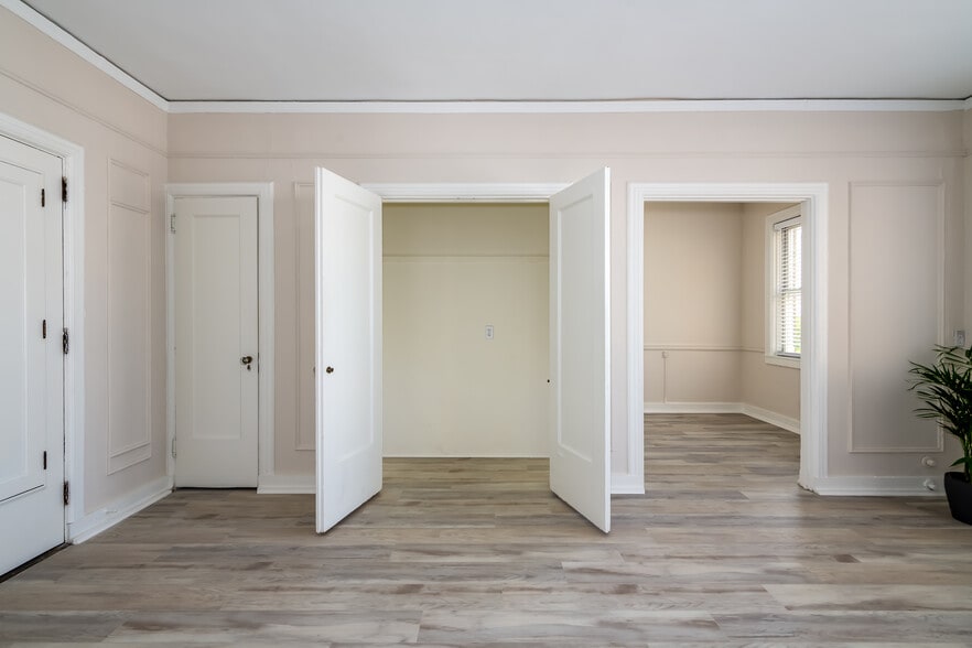 Building Photo - The Parkway