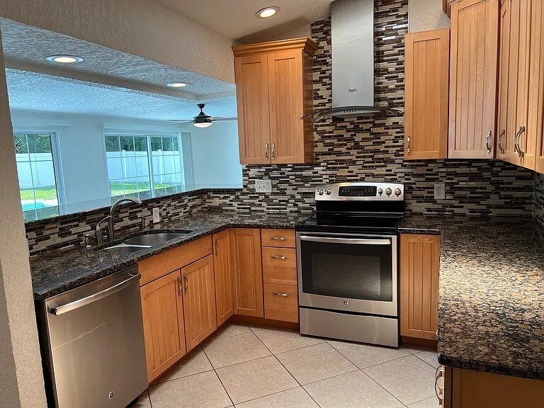 Building Photo - 990 Windsong Way