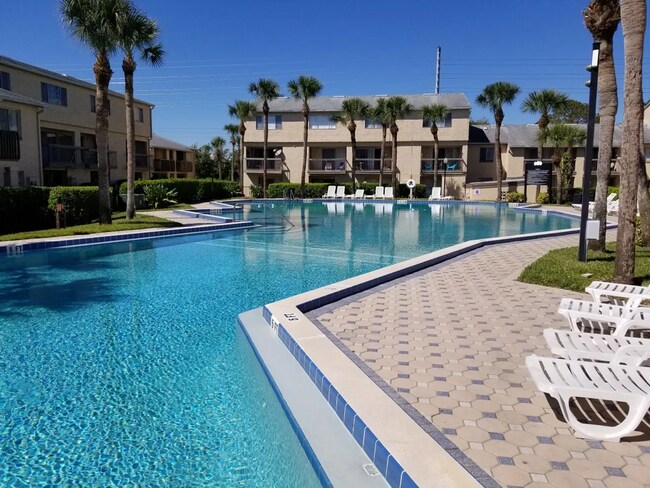 Building Photo - Avalon 2Bedrooms/1Bath Condo with front-row pool view!