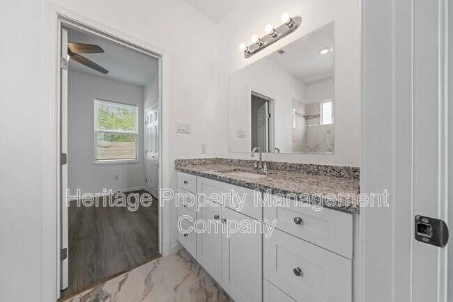 Building Photo - 323 Gabriel