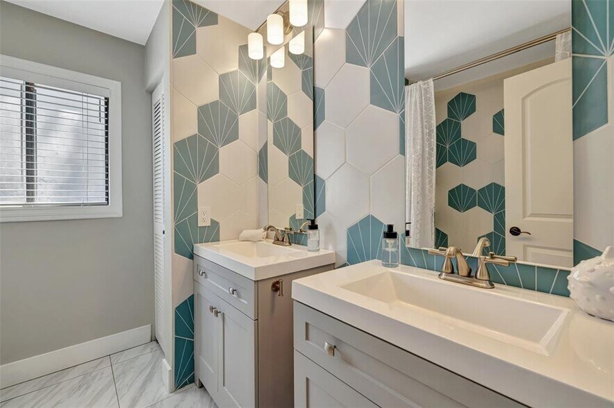 Building Photo - 7850 NW 53rd Ct