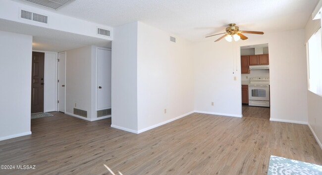 Building Photo - 3777 W Horizon Hills Dr