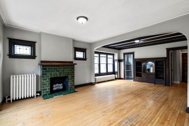 Building Photo - Maryland Upper steps to UWM