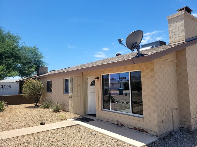 Building Photo - 8050 N 11th Pl