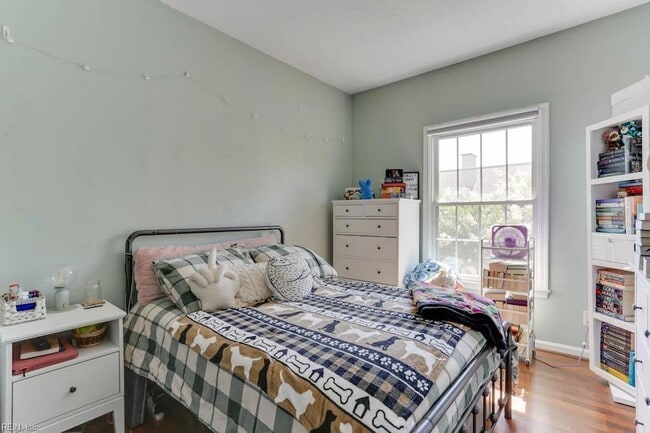 Building Photo - 321 Duke St