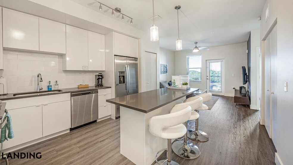 Building Photo - 4950 W Prescott St