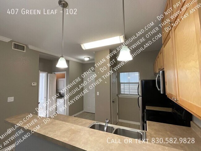 Building Photo - 407 Green Leaf