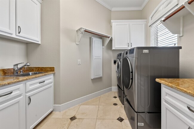 Building Photo - 5942 Sagamore Bay Ln