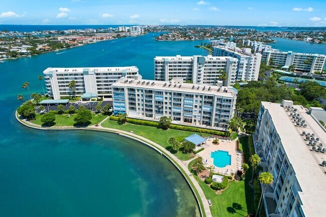 Building Photo - 7912 Sailboat Key Blvd S